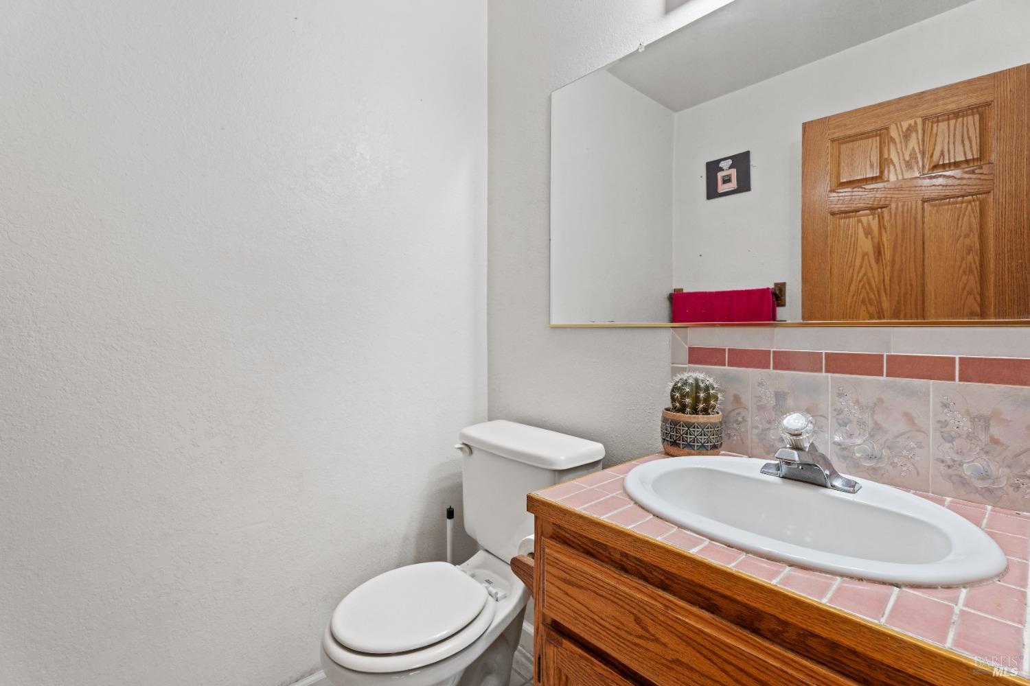 Detail Gallery Image 10 of 23 For 27009 Hawk Ct, Willits,  CA 95490 - 4 Beds | 2/1 Baths