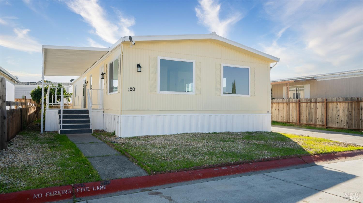 Detail Gallery Image 1 of 37 For 120 Century Ct, Fairfield,  CA 94533 - 2 Beds | 2 Baths