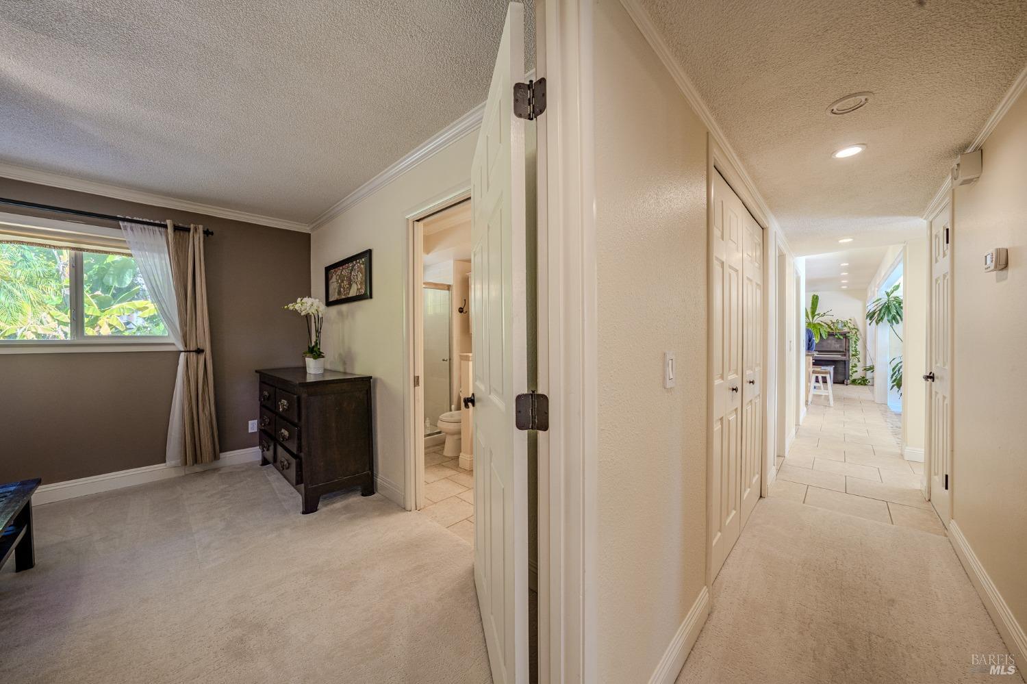 Detail Gallery Image 8 of 20 For 2035 Parrish Dr, Santa Rosa,  CA 95404 - 3 Beds | 2 Baths