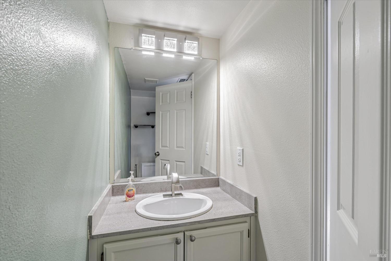 Detail Gallery Image 19 of 28 For 408 Feldspar Ln, Santa Rosa,  CA 95407 - 2 Beds | 2/1 Baths