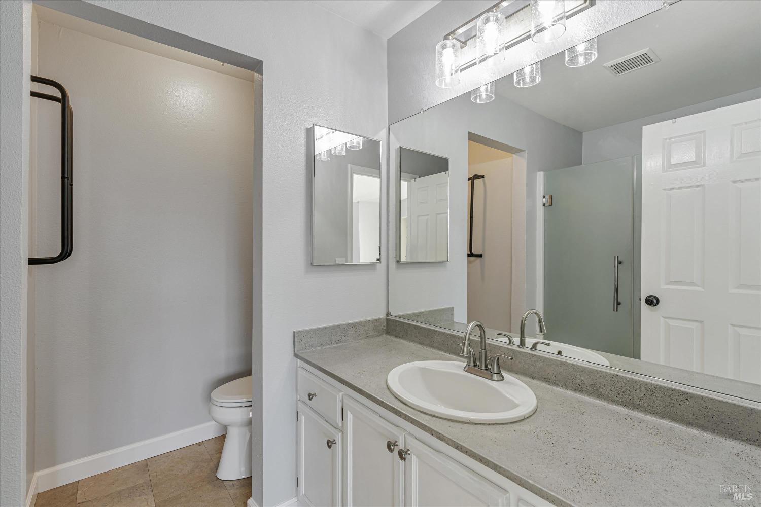 Detail Gallery Image 17 of 28 For 408 Feldspar Ln, Santa Rosa,  CA 95407 - 2 Beds | 2/1 Baths