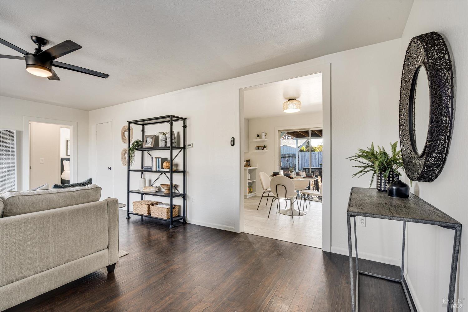 Detail Gallery Image 10 of 28 For 926 Robbie Way, Windsor,  CA 95492 - 2 Beds | 1 Baths