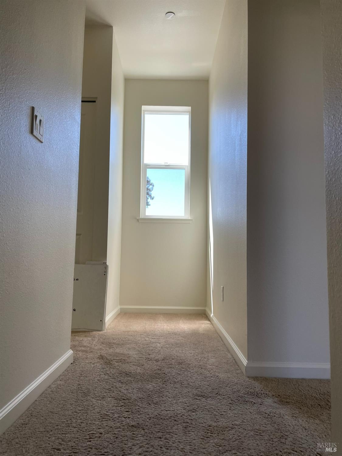 Detail Gallery Image 5 of 18 For 2021 Nw Ravello Way, Santa Rosa,  CA 95403 - 4 Beds | 2/1 Baths