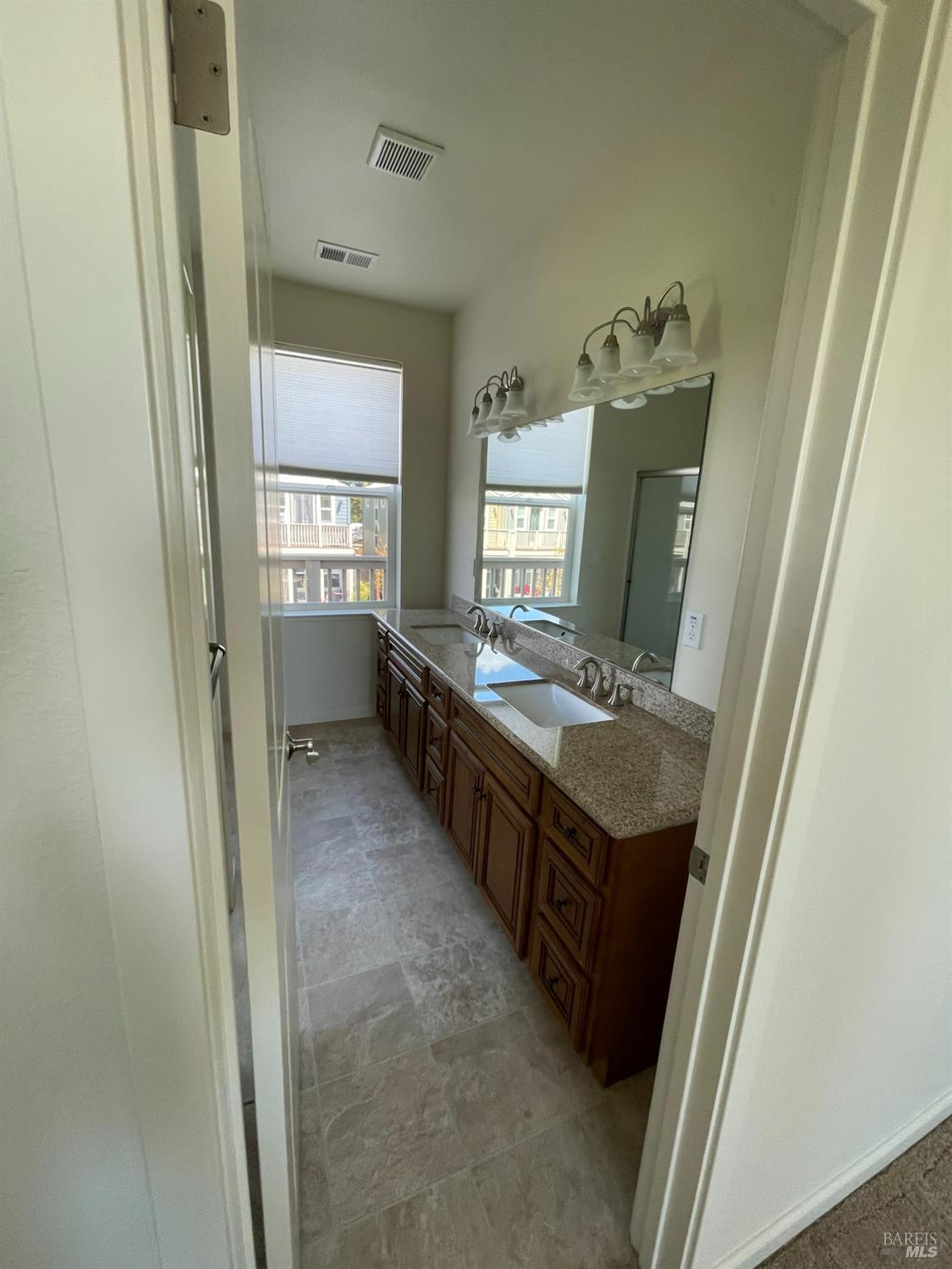 Detail Gallery Image 7 of 18 For 2021 Nw Ravello Way, Santa Rosa,  CA 95403 - 4 Beds | 2/1 Baths