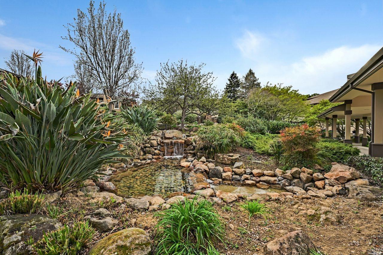 Detail Gallery Image 29 of 34 For 100 Deer Valley Rd 2b,  San Rafael,  CA 94903 - 1 Beds | 2 Baths