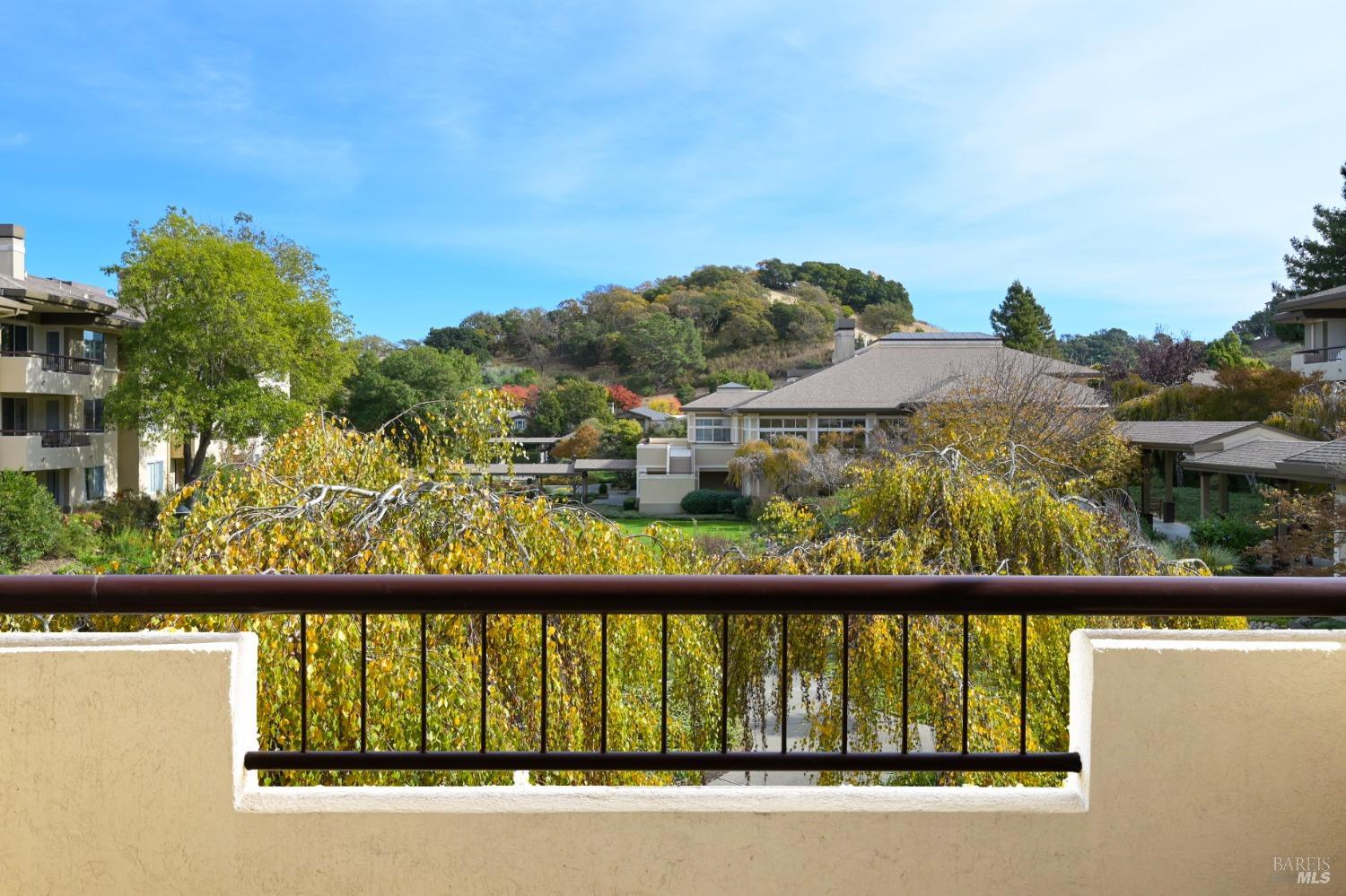 Detail Gallery Image 18 of 34 For 100 Deer Valley Rd 2b,  San Rafael,  CA 94903 - 1 Beds | 2 Baths