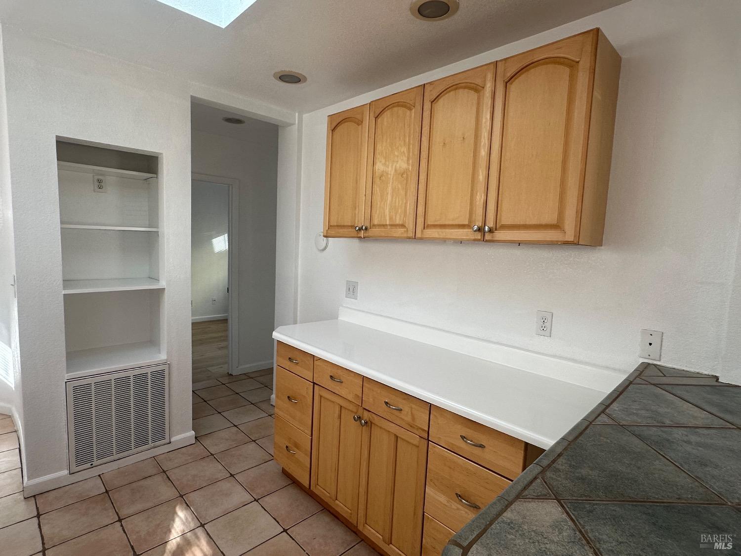 Detail Gallery Image 7 of 23 For 1026 Florida St, Vallejo,  CA 94590 - 3 Beds | 2 Baths