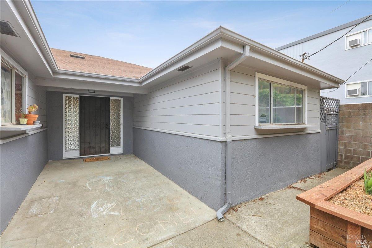 Detail Gallery Image 1 of 13 For 1722 Santa Clara St #LOWER,  Vallejo,  CA 94590 - 1 Beds | 1 Baths