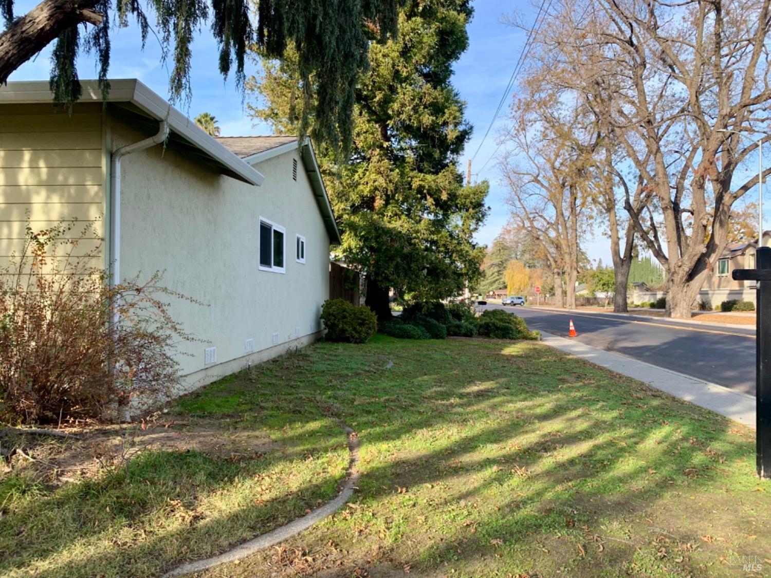 Detail Gallery Image 3 of 31 For 501 Parkridge Dr, Vacaville,  CA 95688 - 3 Beds | 2 Baths