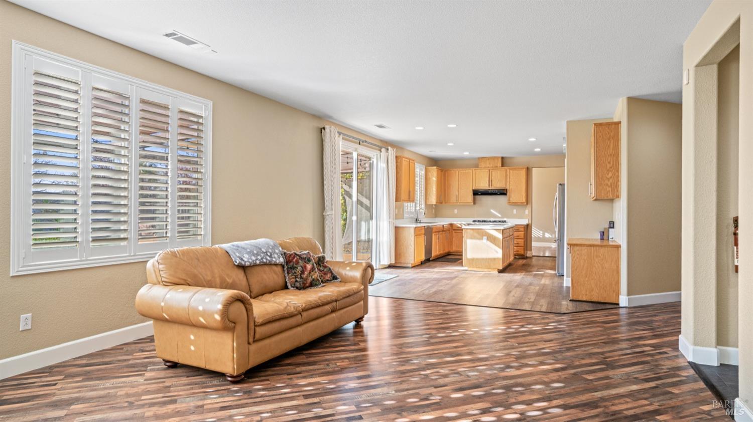 Detail Gallery Image 12 of 32 For 3914 Stonington Ct, Fairfield,  CA 94533 - 4 Beds | 3/1 Baths