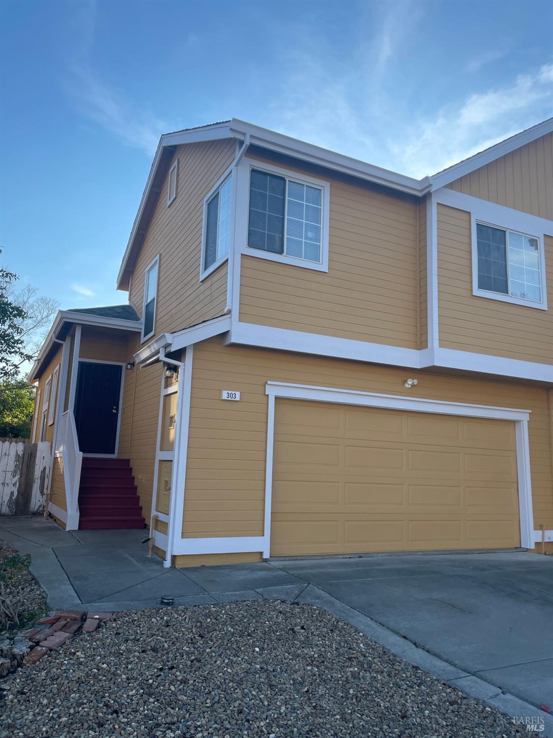 Detail Gallery Image 1 of 15 For 303 Flagstone Cir, Suisun City,  CA 94585 - 4 Beds | 2/1 Baths