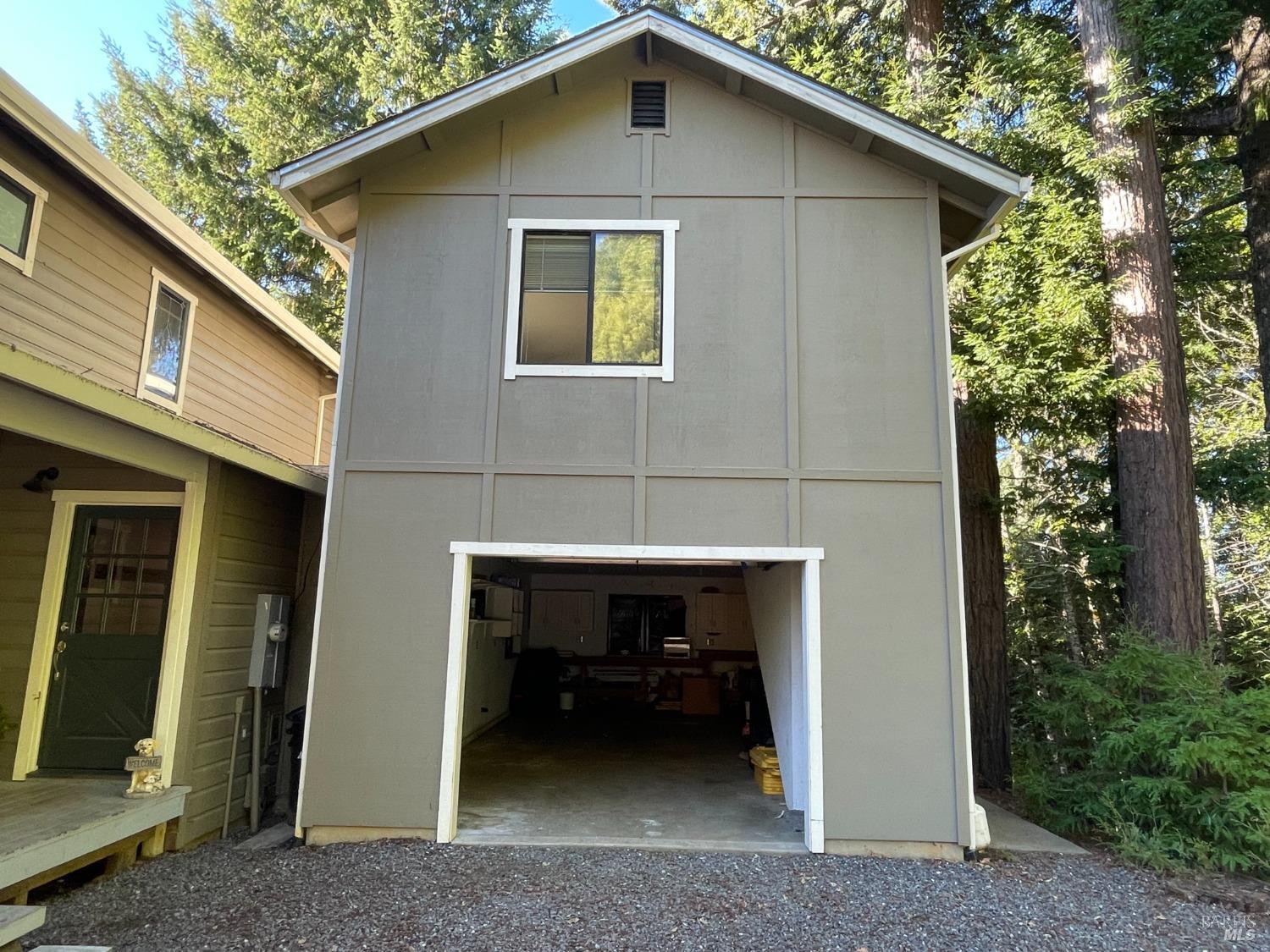 Detail Gallery Image 8 of 36 For 4809 Bear Canyon Rd, Willits,  CA 95490 - 4 Beds | 3/1 Baths