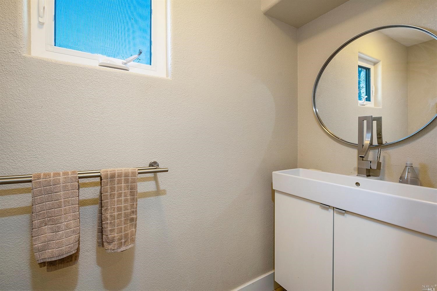 Detail Gallery Image 12 of 27 For 20163 Gold Flat Ct, Hidden Valley Lake,  CA 95467 - 2 Beds | 2/1 Baths