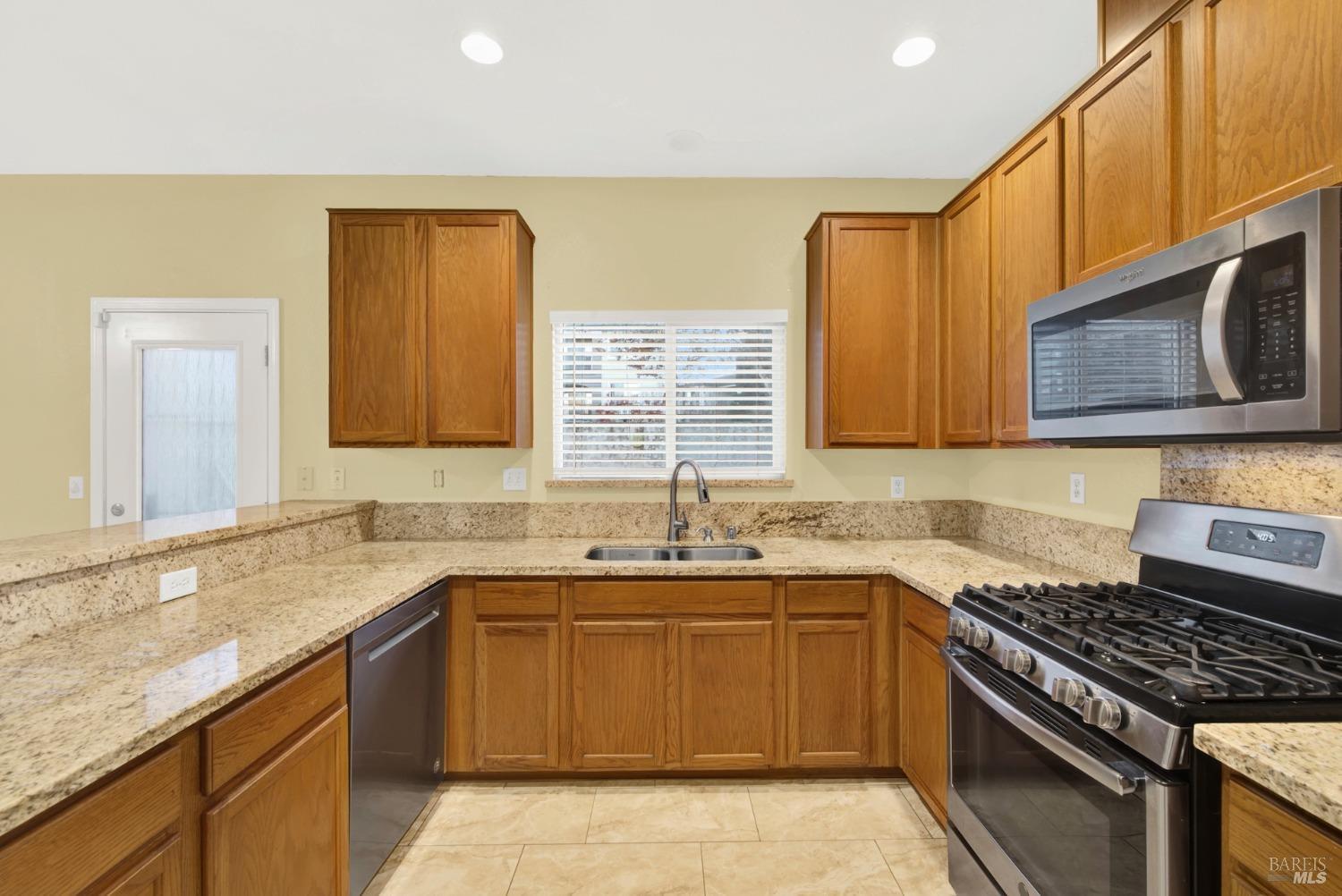 Detail Gallery Image 31 of 72 For 4349 Pine Creek Cir, Fairfield,  CA 94534 - 4 Beds | 2/1 Baths