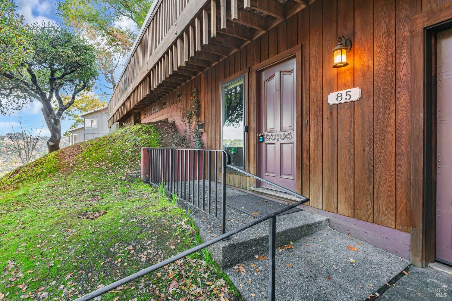 Detail Gallery Image 5 of 36 For 85 Woodside Dr, San Anselmo,  CA 94960 - 3 Beds | 2 Baths