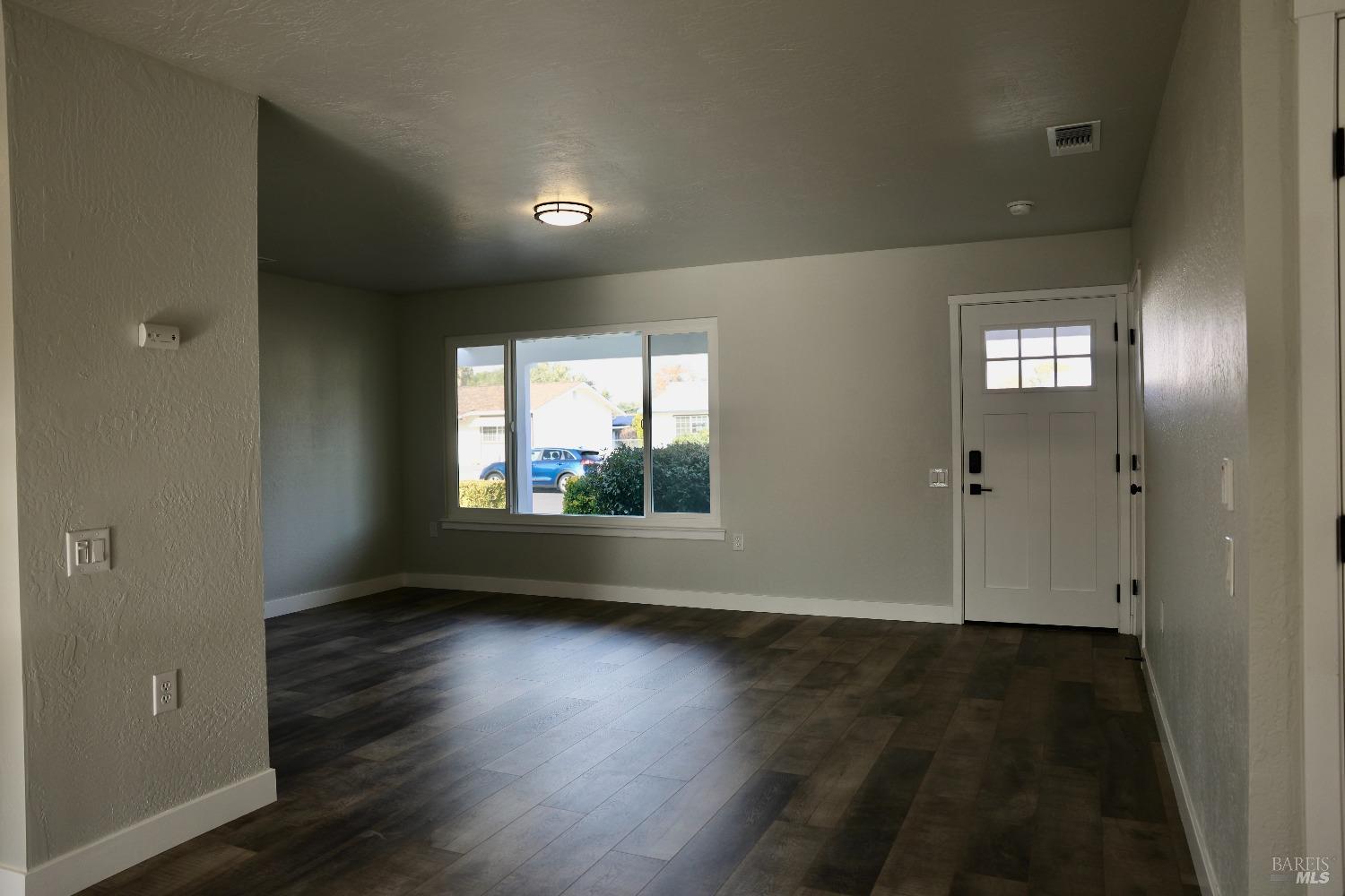 Detail Gallery Image 5 of 26 For 185 Mckinley Cir, Vacaville,  CA 95687 - 2 Beds | 1 Baths