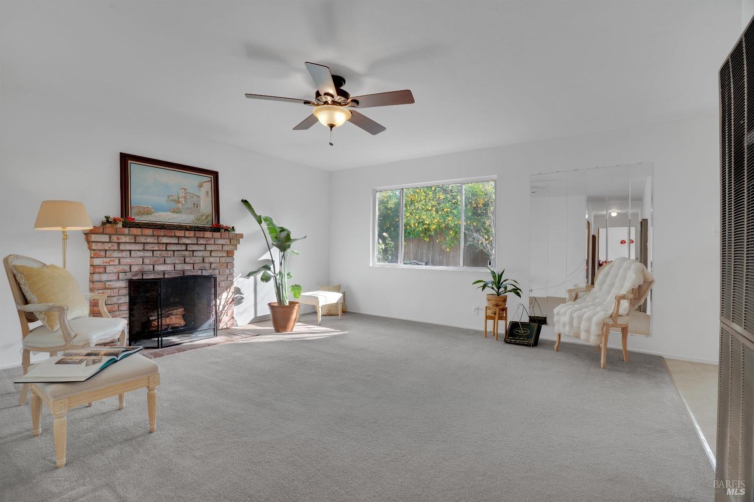 Detail Gallery Image 5 of 36 For 2490 Moore Ct, Pinole,  CA 94564 - 3 Beds | 2 Baths