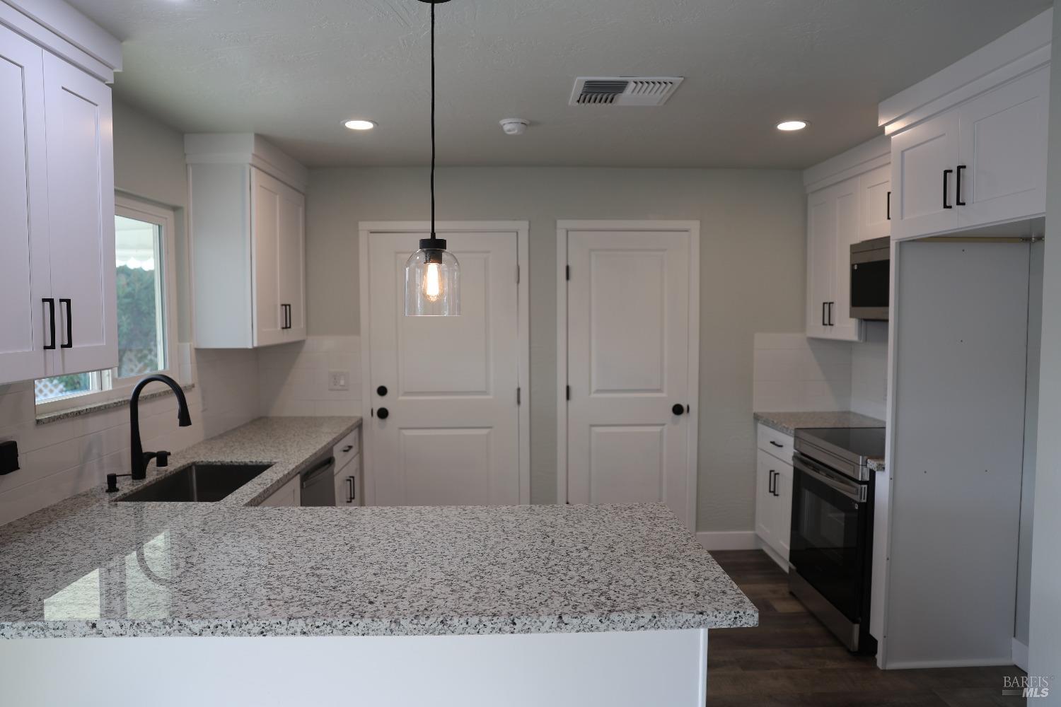 Detail Gallery Image 7 of 26 For 185 Mckinley Cir, Vacaville,  CA 95687 - 2 Beds | 1 Baths