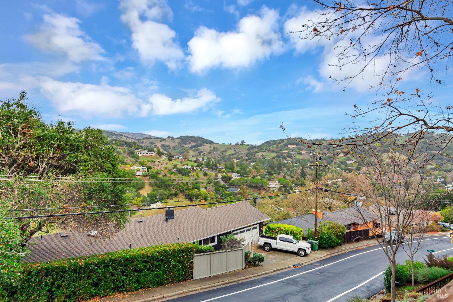 Detail Gallery Image 29 of 36 For 85 Woodside Dr, San Anselmo,  CA 94960 - 3 Beds | 2 Baths