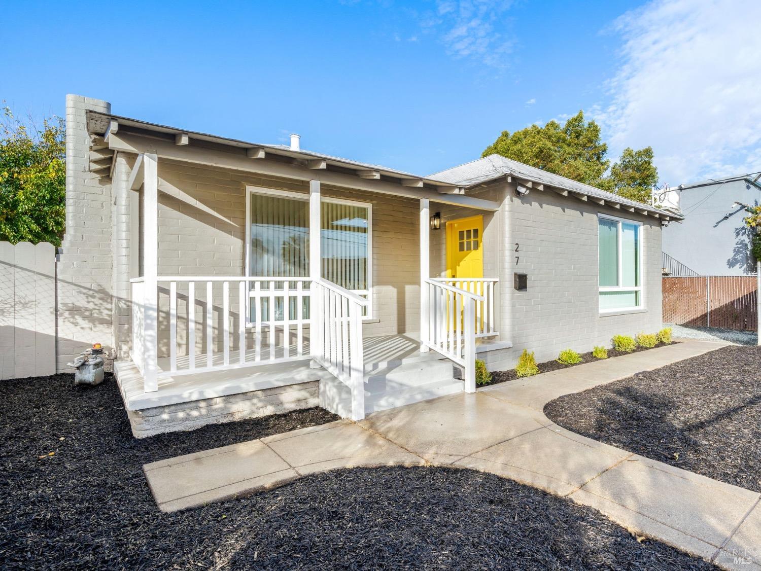 Detail Gallery Image 1 of 23 For 27 N Broadway Unkn, Pittsburg,  CA 94565 - 2 Beds | 1 Baths