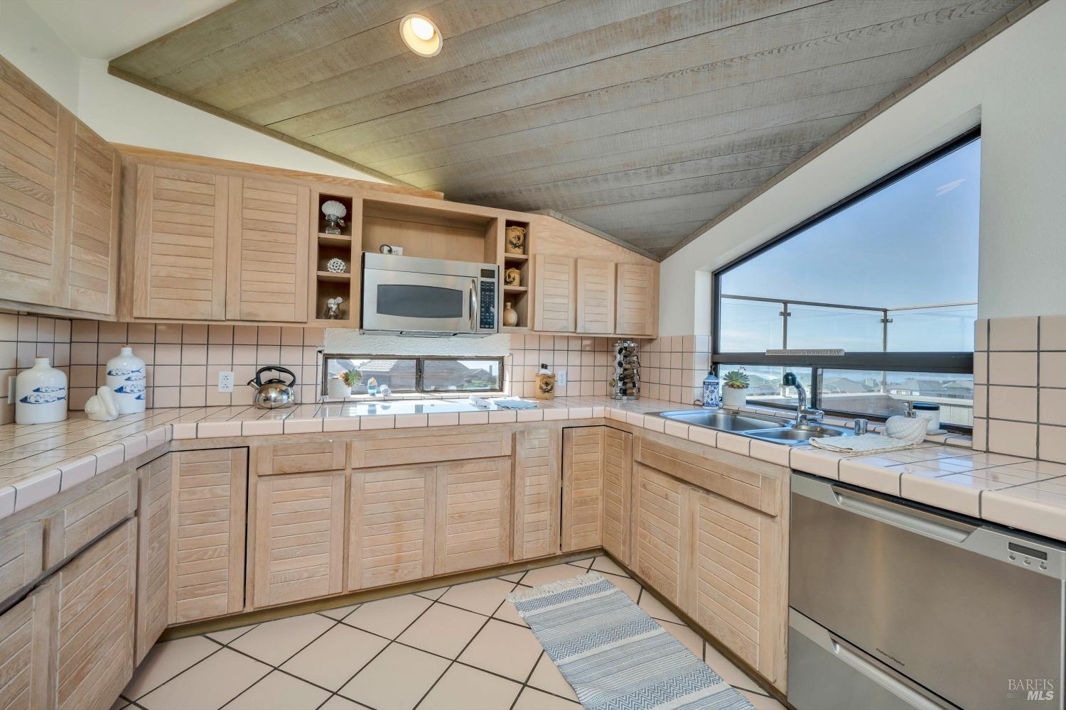 Detail Gallery Image 6 of 38 For 20694 Heron Dr, Bodega Bay,  CA 94923 - 4 Beds | 3/1 Baths