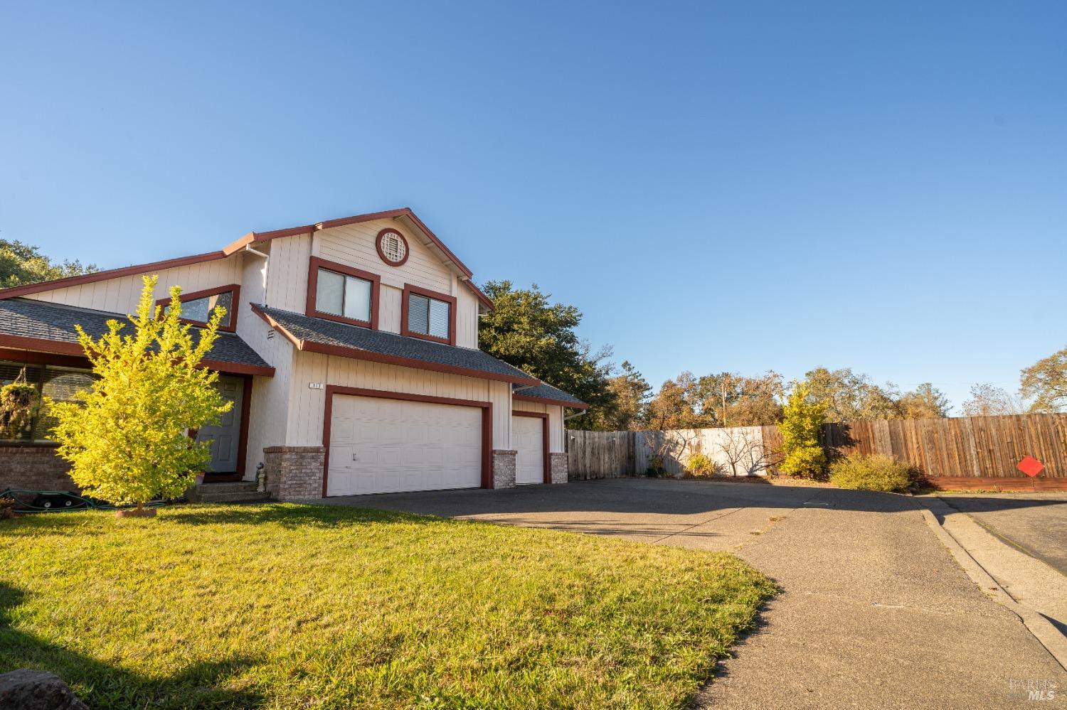 Detail Gallery Image 1 of 59 For 117 Los Robles Ave, Windsor,  CA 95492 - 3 Beds | 2/1 Baths