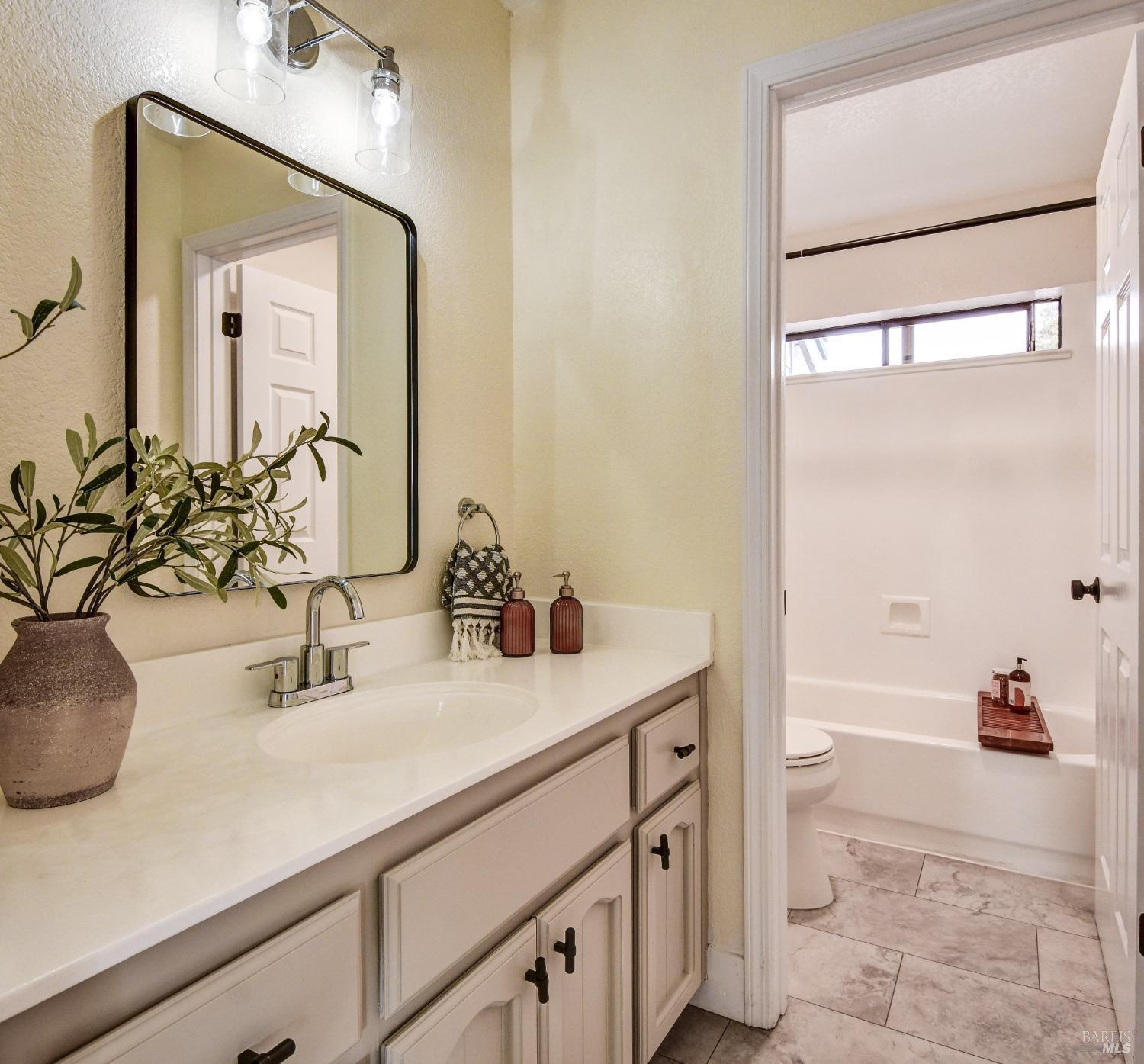 Detail Gallery Image 37 of 48 For 235 Reynard Ln, Vallejo,  CA 94591 - 4 Beds | 2/1 Baths