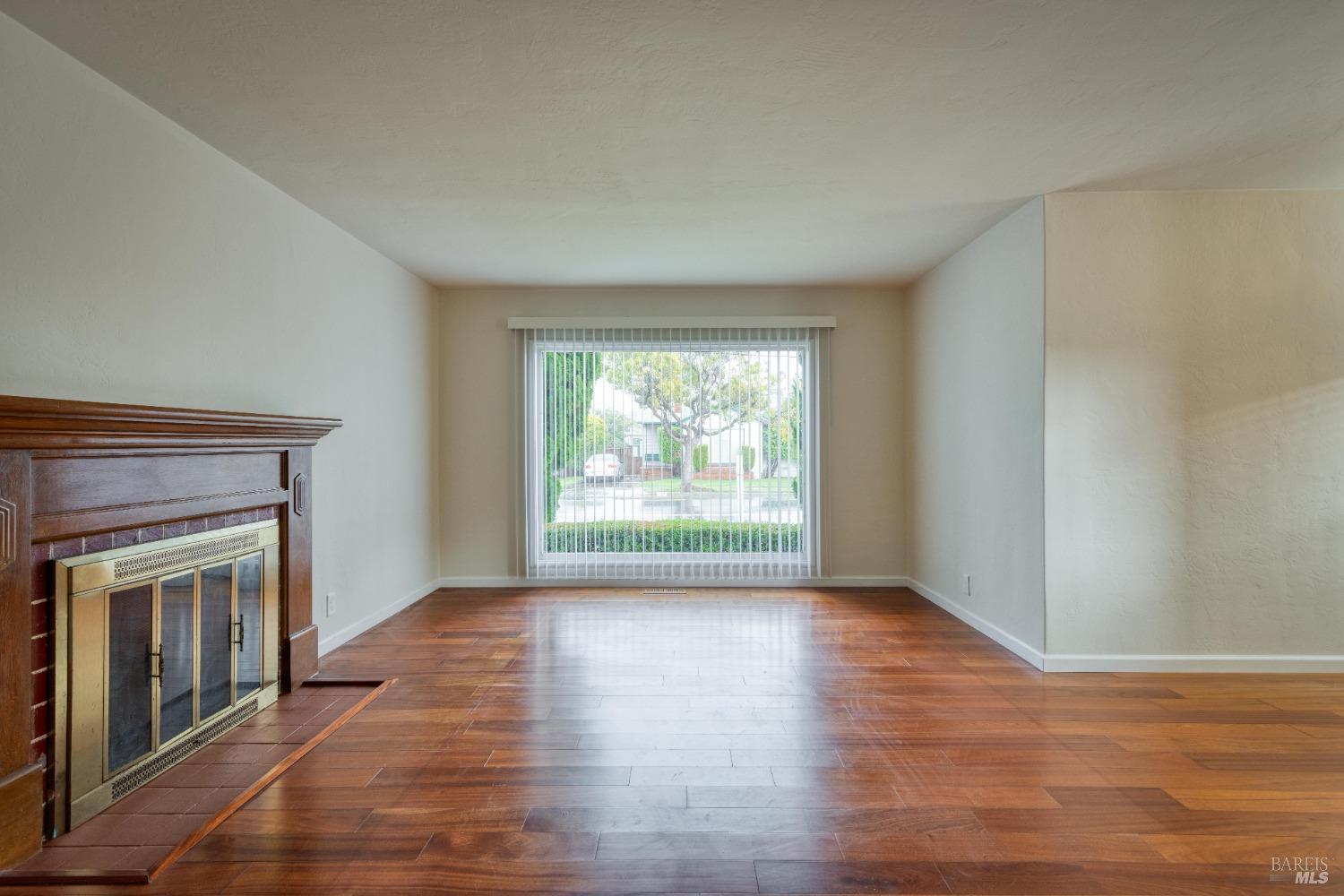 Detail Gallery Image 11 of 37 For 138 Santa Clara Ave, Alameda,  CA 94501 - 4 Beds | 2 Baths