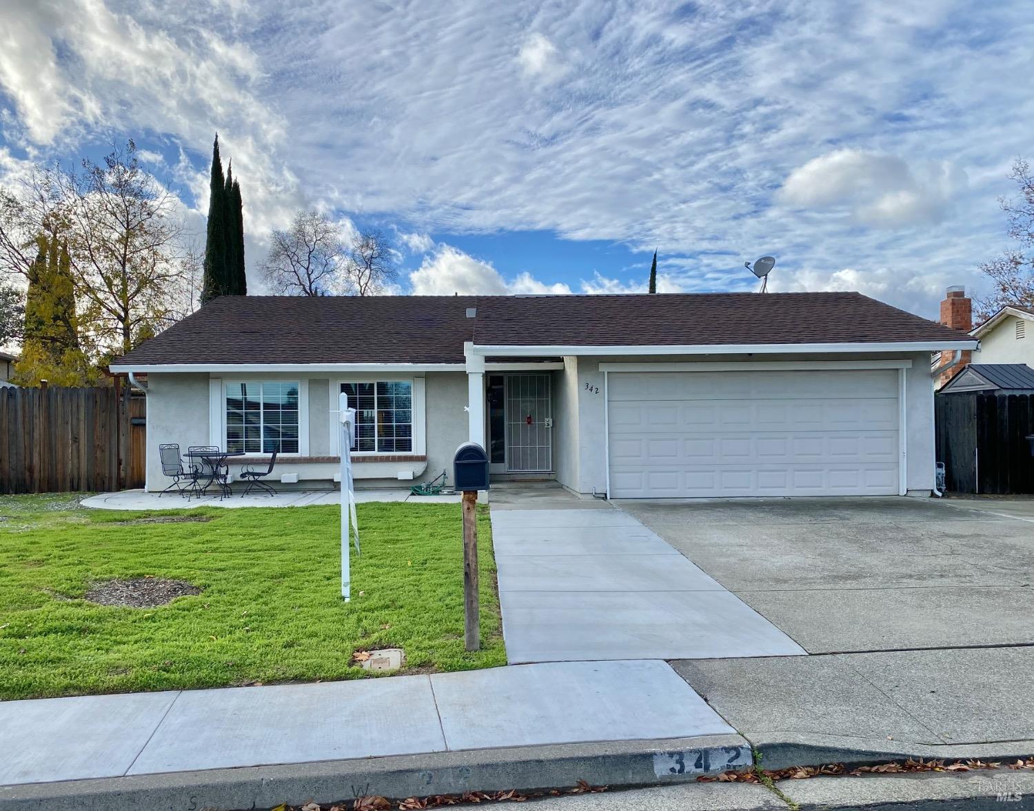 Detail Gallery Image 1 of 52 For 342 Lance Dr, Vacaville,  CA 95687 - 4 Beds | 2 Baths