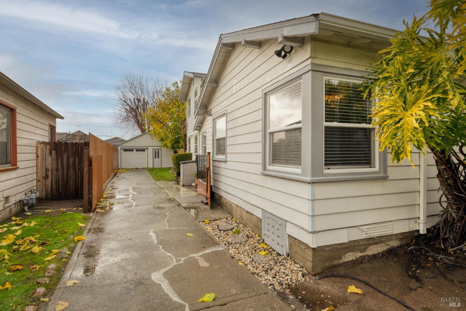 Detail Gallery Image 6 of 37 For 138 Santa Clara Ave, Alameda,  CA 94501 - 4 Beds | 2 Baths