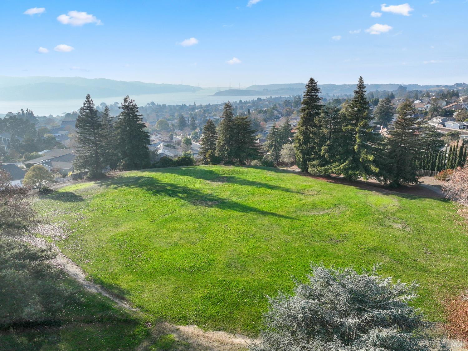 Detail Gallery Image 11 of 32 For 1844 Shirley Dr, Benicia,  CA 94510 - 2 Beds | 2 Baths