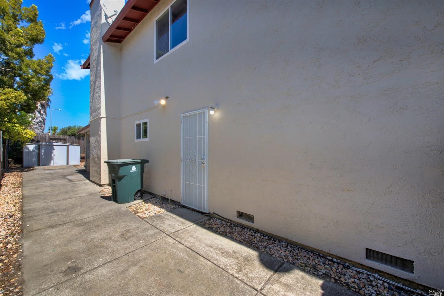 Detail Gallery Image 38 of 51 For 682 Quartz Ln, Vallejo,  CA 94589 - 4 Beds | 2/1 Baths