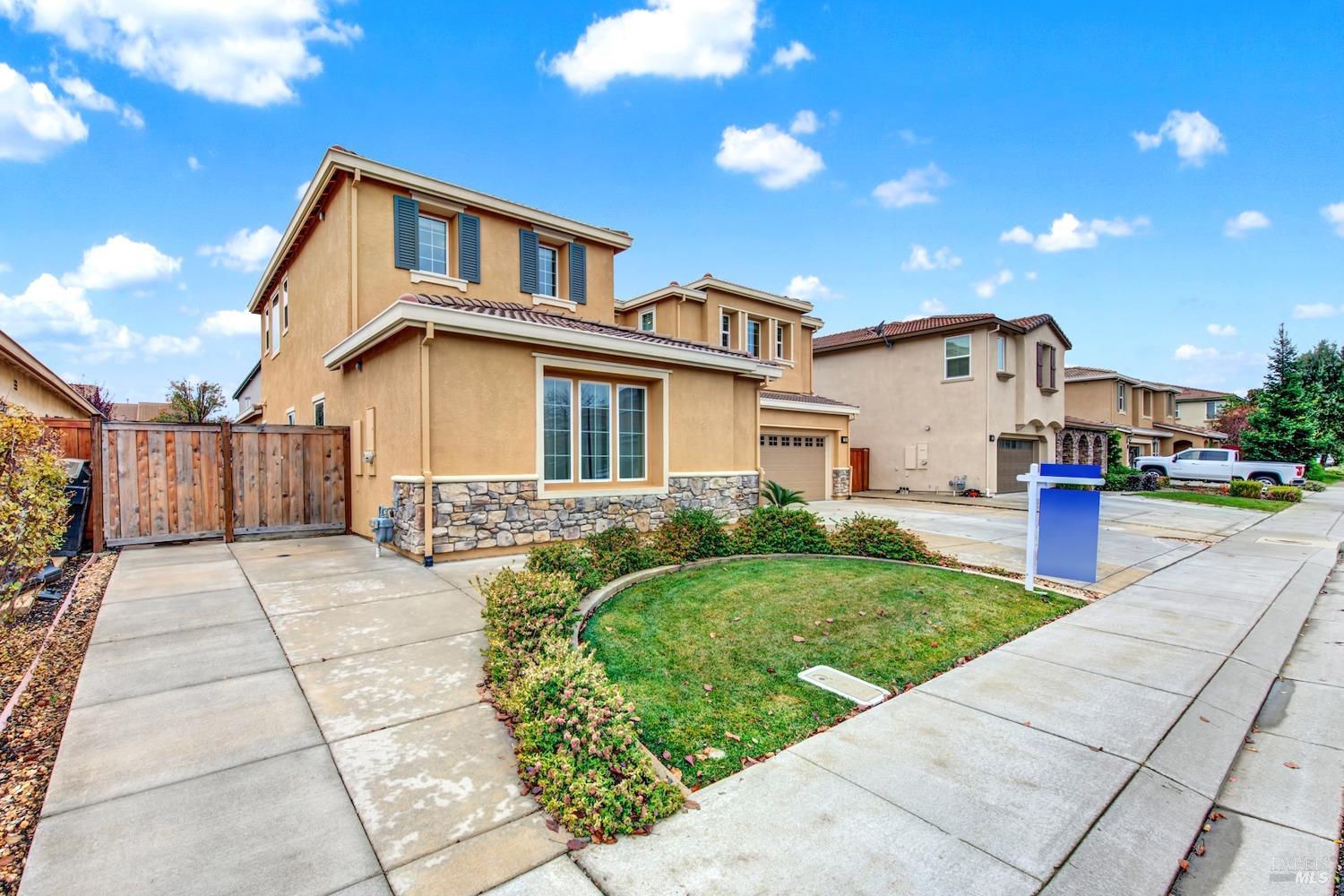 Detail Gallery Image 9 of 99 For 728 Canterbury Cir, Vacaville,  CA 95687 - 4 Beds | 3/1 Baths