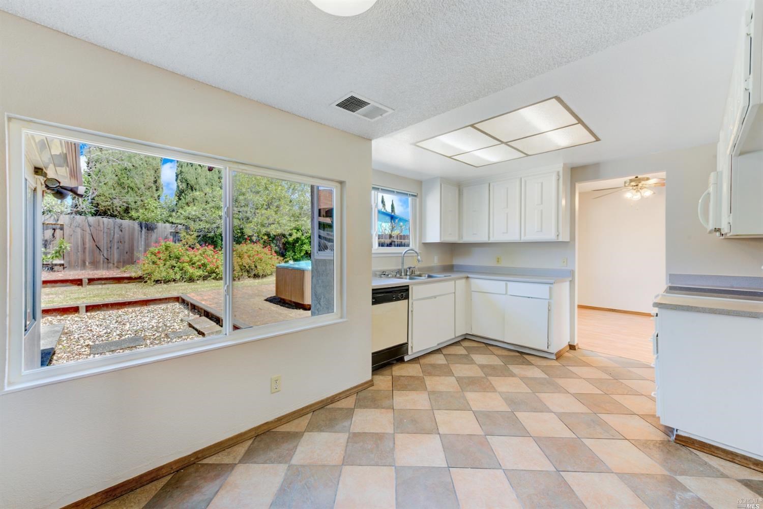 Detail Gallery Image 20 of 51 For 682 Quartz Ln, Vallejo,  CA 94589 - 4 Beds | 2/1 Baths