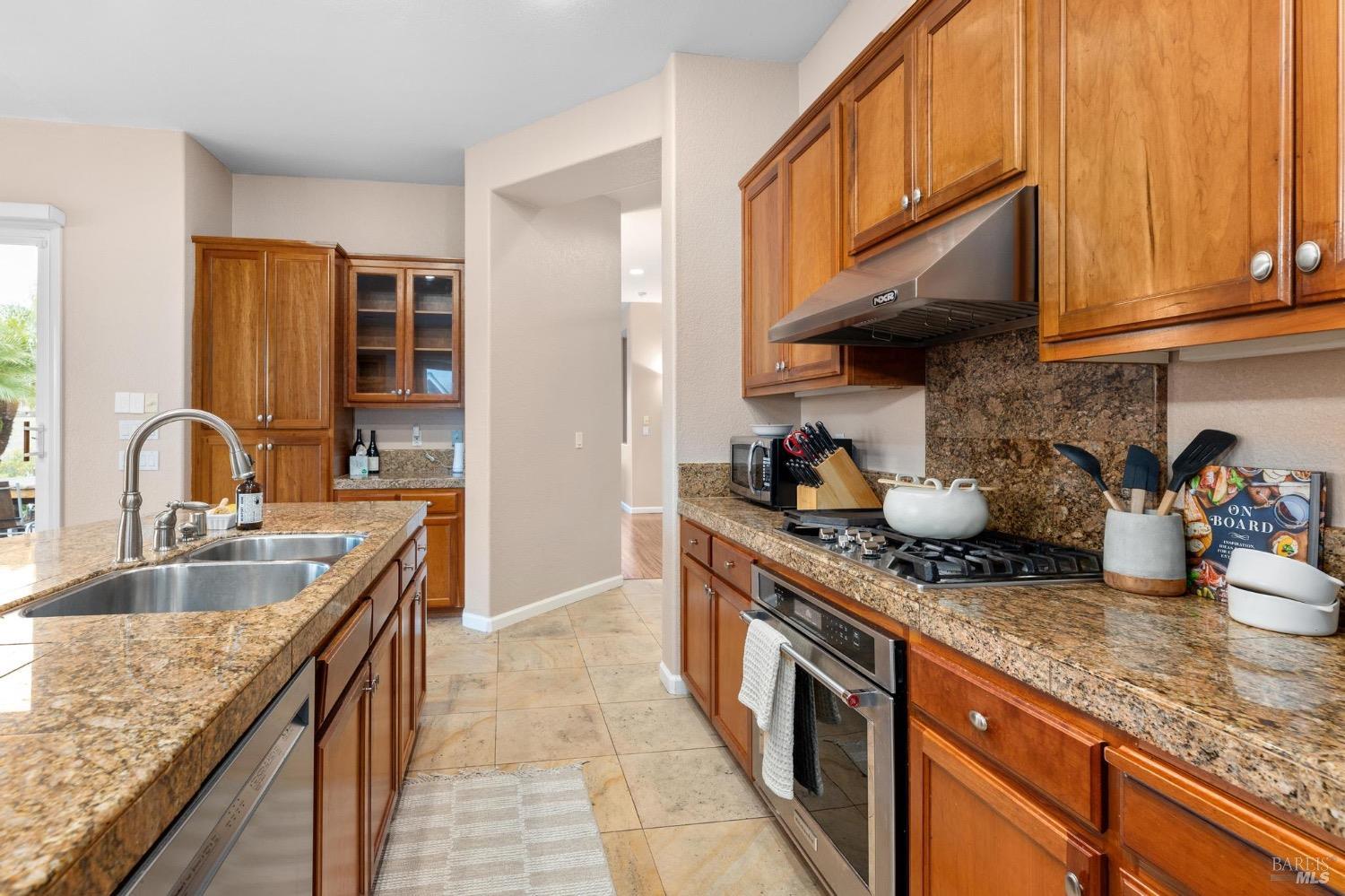 Detail Gallery Image 18 of 54 For 3915 Glacier Ct, Vallejo,  CA 94591 - 4 Beds | 3/1 Baths