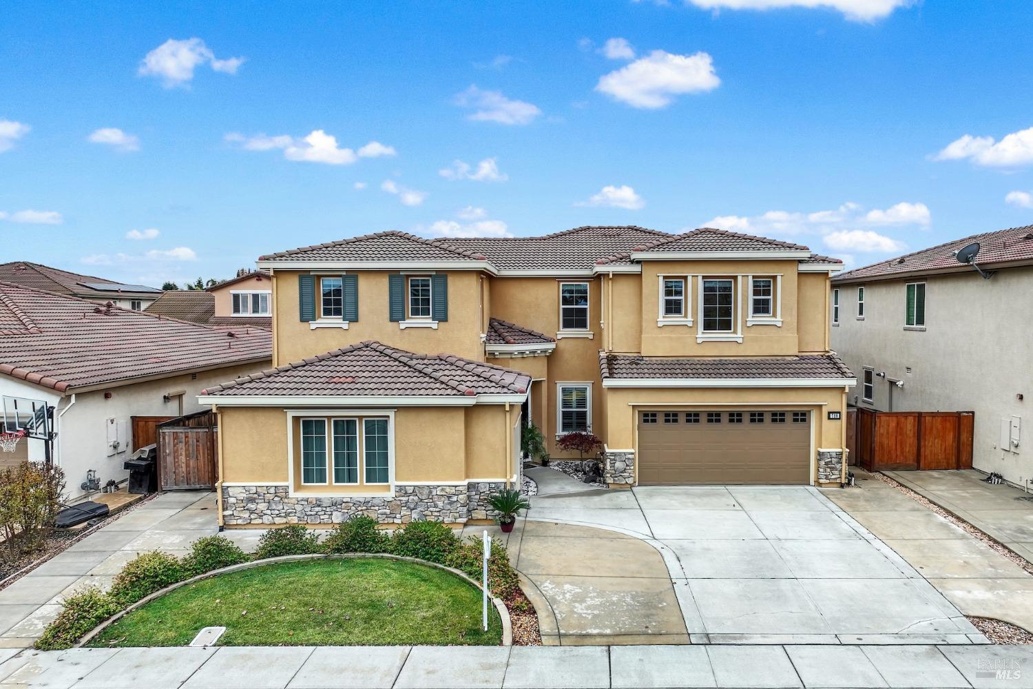 Detail Gallery Image 3 of 99 For 728 Canterbury Cir, Vacaville,  CA 95687 - 4 Beds | 3/1 Baths