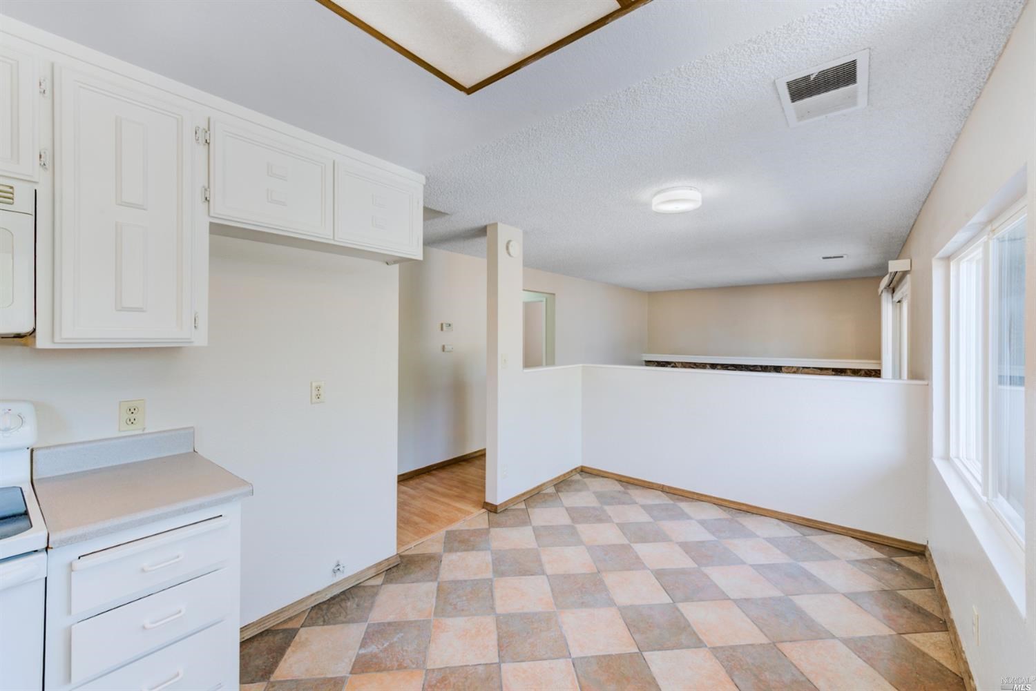 Detail Gallery Image 16 of 51 For 682 Quartz Ln, Vallejo,  CA 94589 - 4 Beds | 2/1 Baths