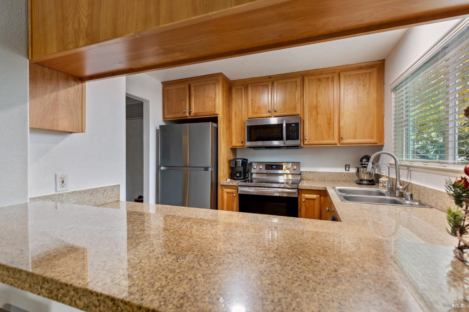 Detail Gallery Image 10 of 31 For 225 Burt St #7,  Santa Rosa,  CA 95407 - 2 Beds | 2 Baths