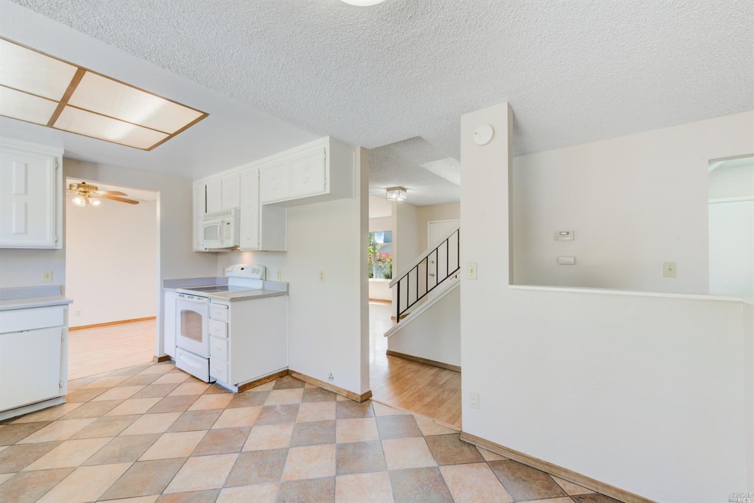 Detail Gallery Image 19 of 51 For 682 Quartz Ln, Vallejo,  CA 94589 - 4 Beds | 2/1 Baths