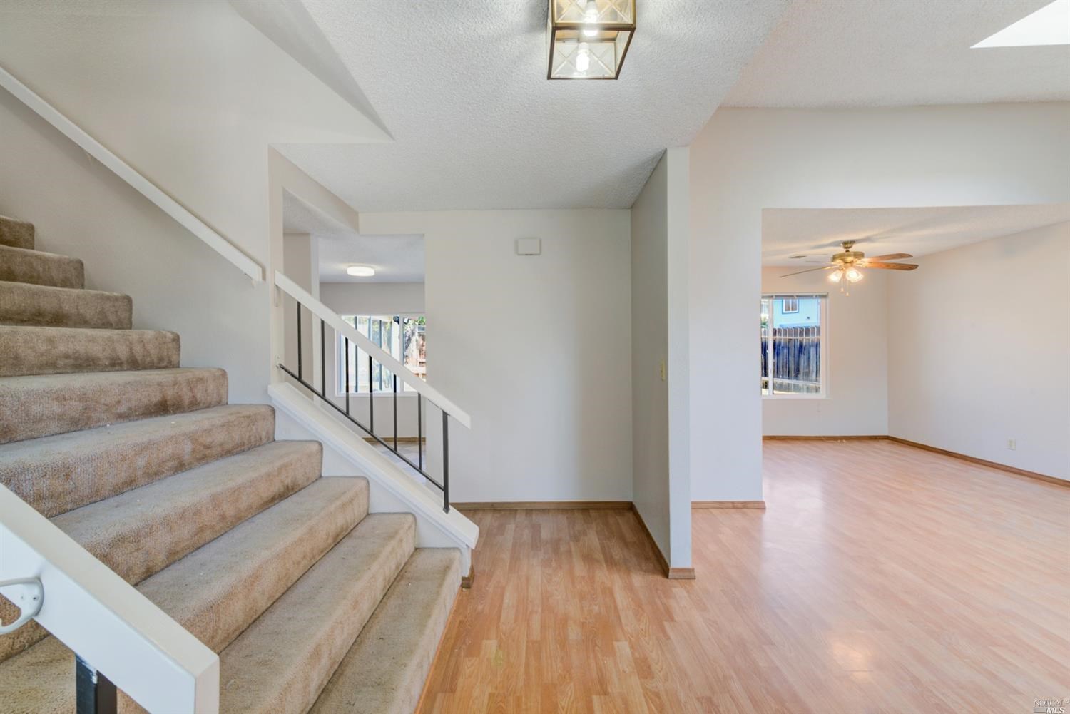 Detail Gallery Image 9 of 51 For 682 Quartz Ln, Vallejo,  CA 94589 - 4 Beds | 2/1 Baths