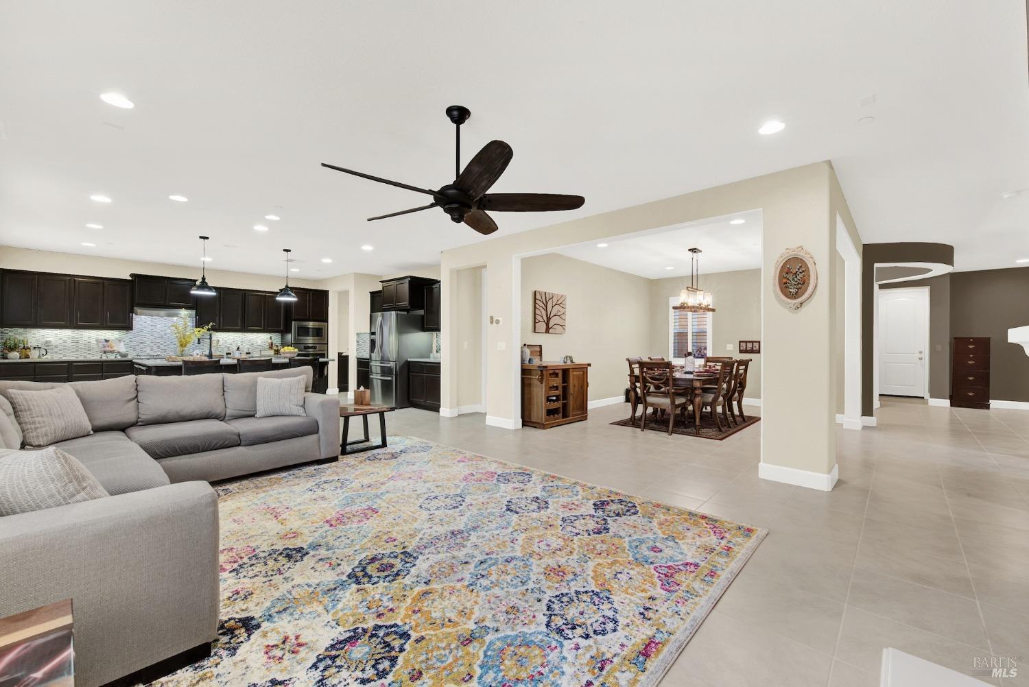 Detail Gallery Image 21 of 99 For 728 Canterbury Cir, Vacaville,  CA 95687 - 4 Beds | 3/1 Baths