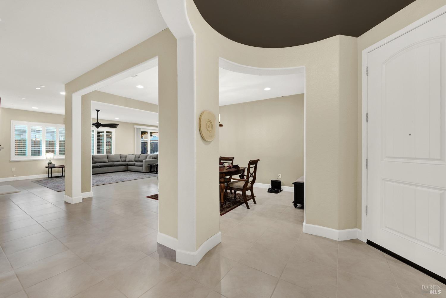 Detail Gallery Image 14 of 99 For 728 Canterbury Cir, Vacaville,  CA 95687 - 4 Beds | 3/1 Baths