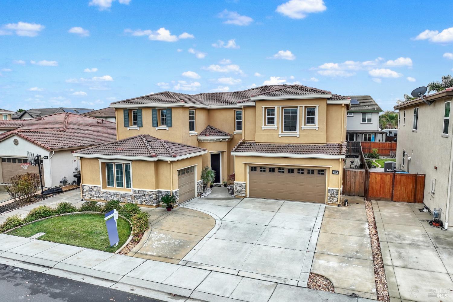 Detail Gallery Image 5 of 99 For 728 Canterbury Cir, Vacaville,  CA 95687 - 4 Beds | 3/1 Baths