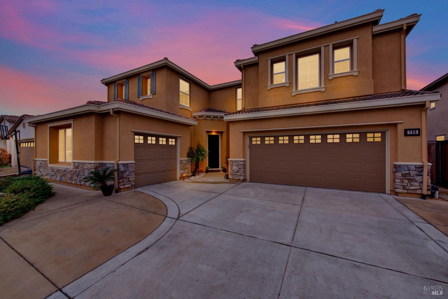 Detail Gallery Image 1 of 99 For 728 Canterbury Cir, Vacaville,  CA 95687 - 4 Beds | 3/1 Baths