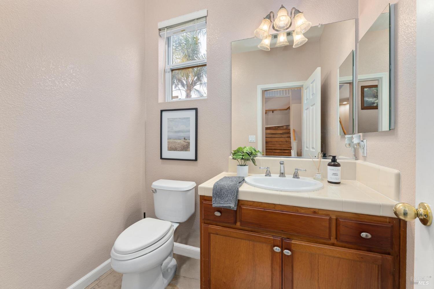 Detail Gallery Image 10 of 54 For 3915 Glacier Ct, Vallejo,  CA 94591 - 4 Beds | 3/1 Baths