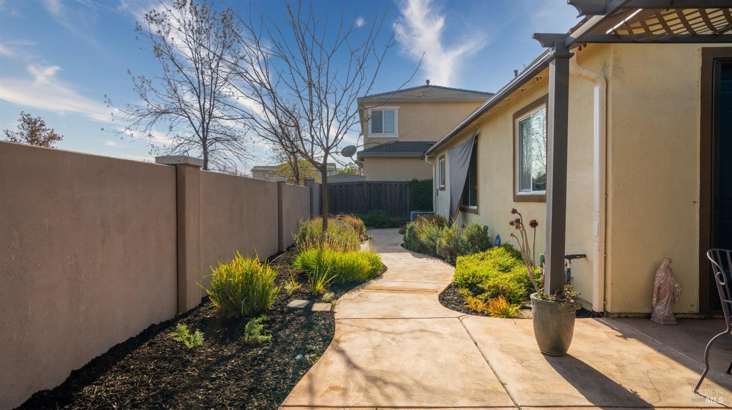 Detail Gallery Image 30 of 50 For 715 Embassy Cir, Vacaville,  CA 95688 - 3 Beds | 2 Baths