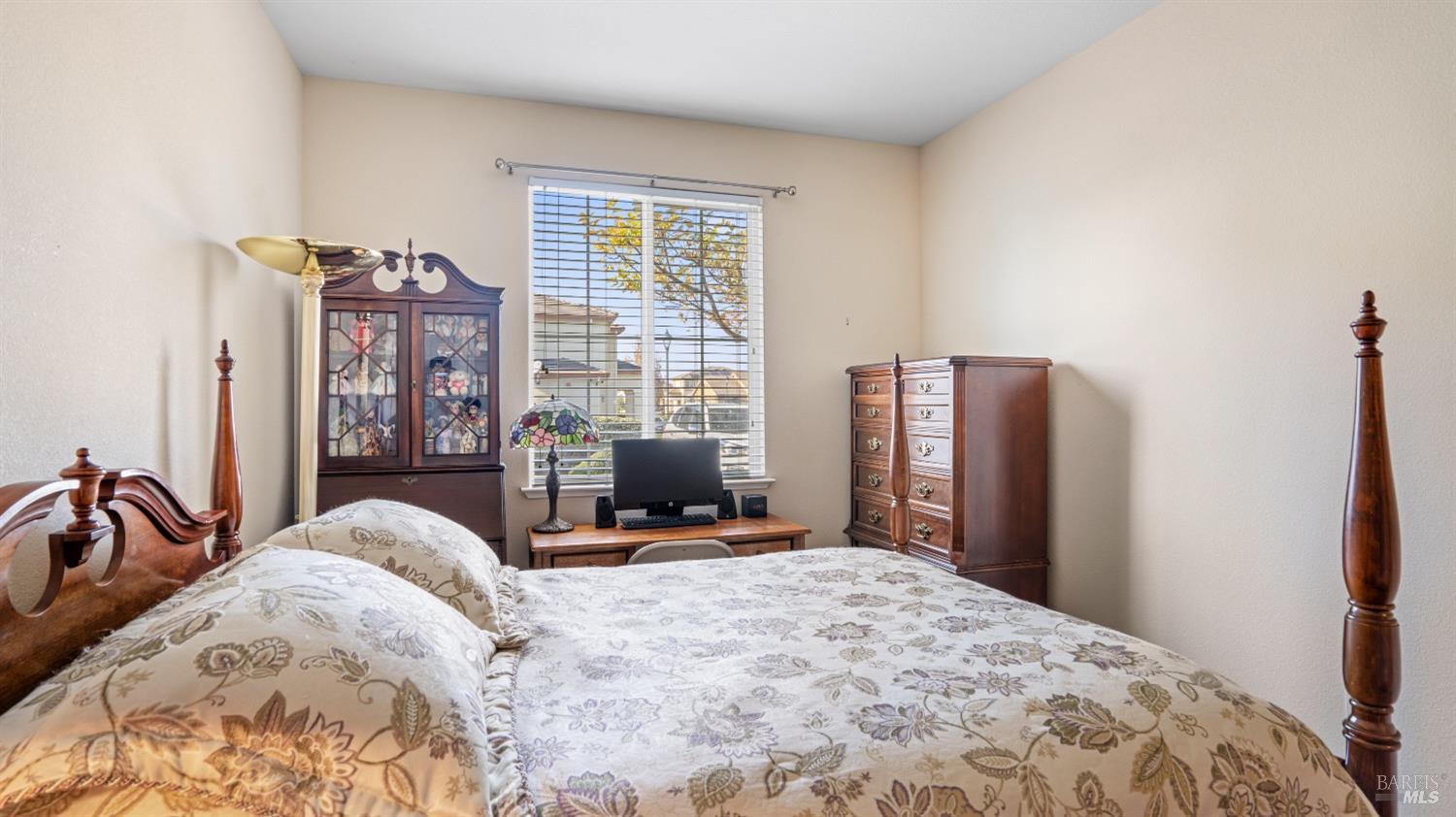 Detail Gallery Image 25 of 50 For 715 Embassy Cir, Vacaville,  CA 95688 - 3 Beds | 2 Baths