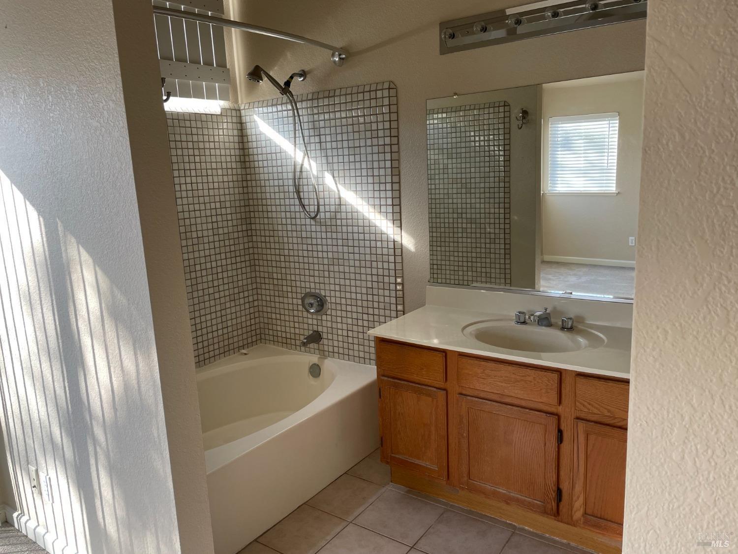 Detail Gallery Image 8 of 21 For 325 Robin Cir, Vacaville,  CA 95687 - 3 Beds | 2 Baths