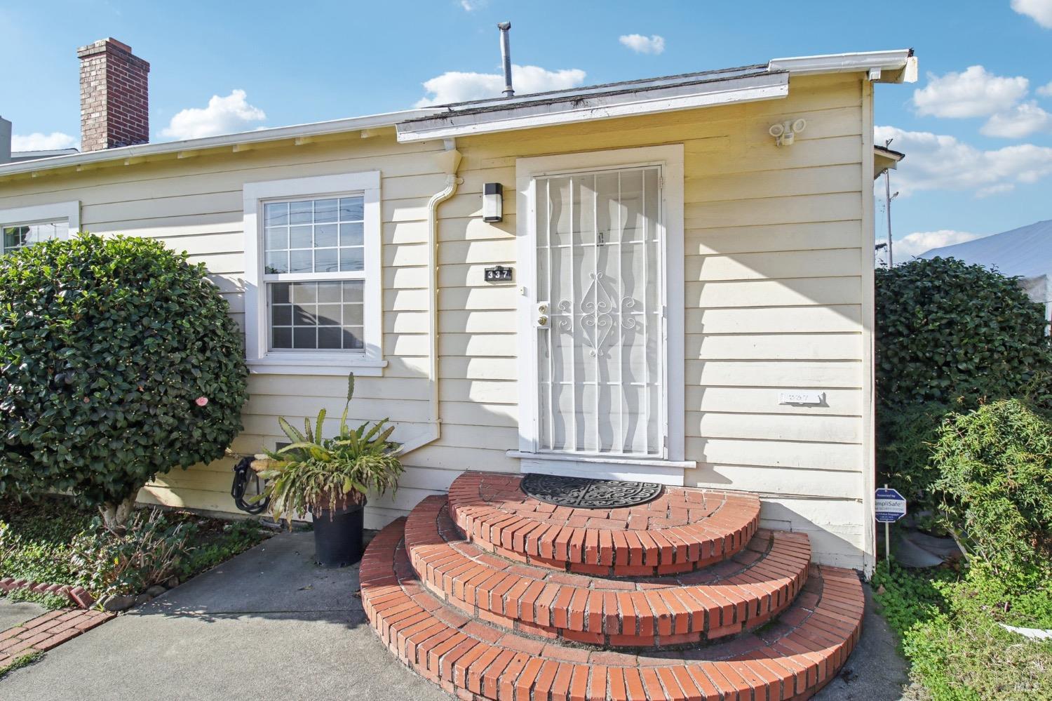 Detail Gallery Image 5 of 35 For 337 Moorland St, Vallejo,  CA 94590 - 3 Beds | 1/1 Baths