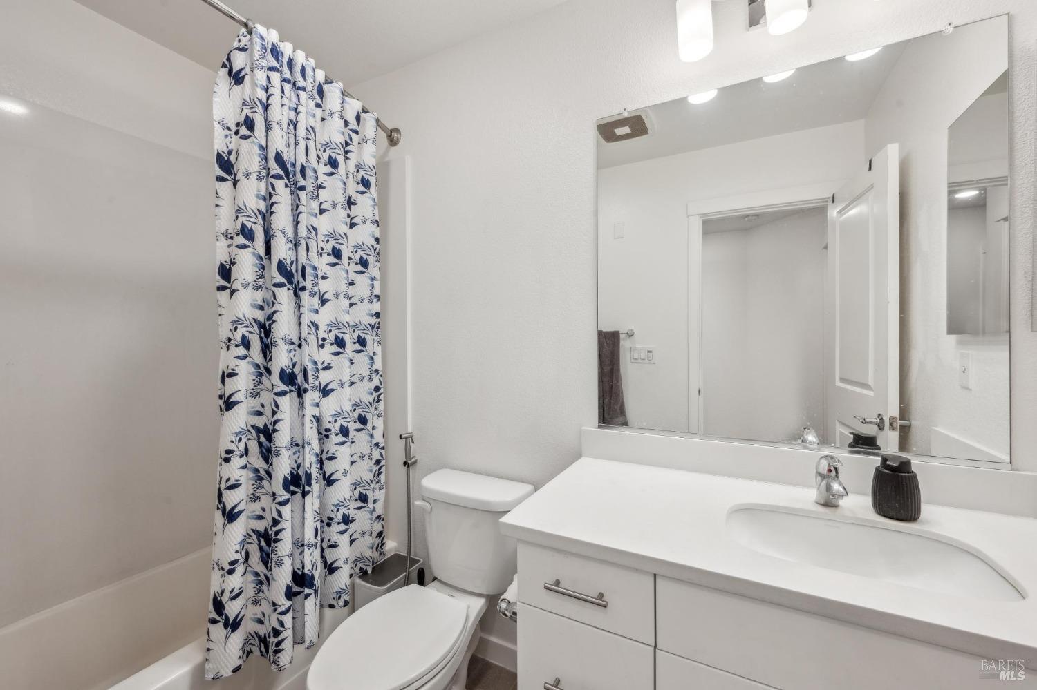 Detail Gallery Image 13 of 26 For 1412 Mauro Pietro Dr #205,  Petaluma,  CA 94954 - 3 Beds | 2 Baths